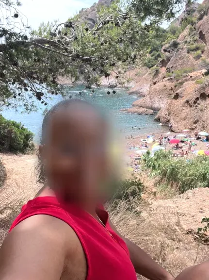 Büsra, 33