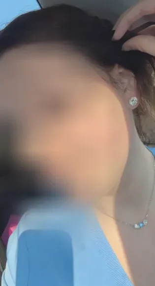 Claudia, 29