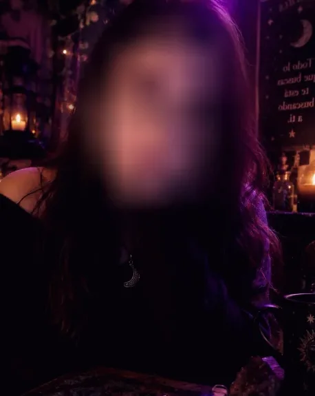 Fiona, 33