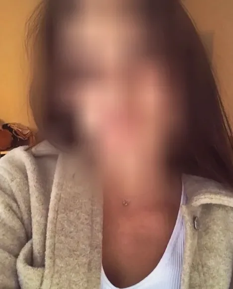 Manuela, 28