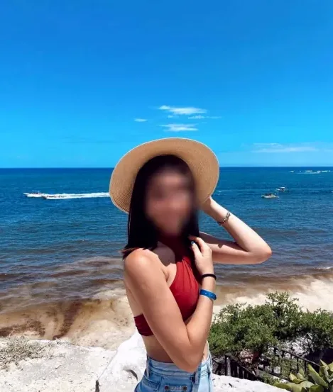 Sophie, 22